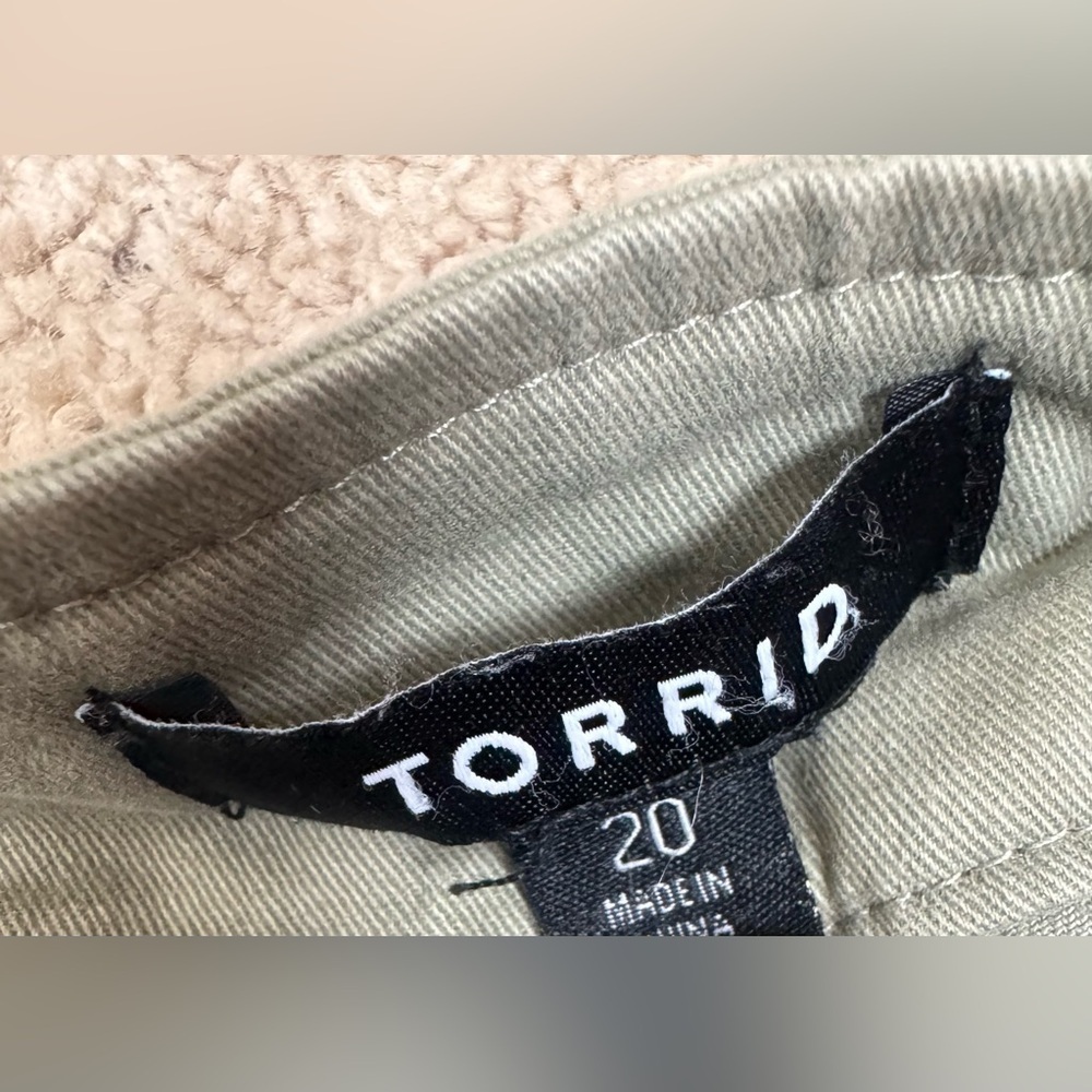 Torrid Stretch Cargo Mini Skirt | Khaki Sage Green | Size 20 (2X) Utility - Picture 5 of 8